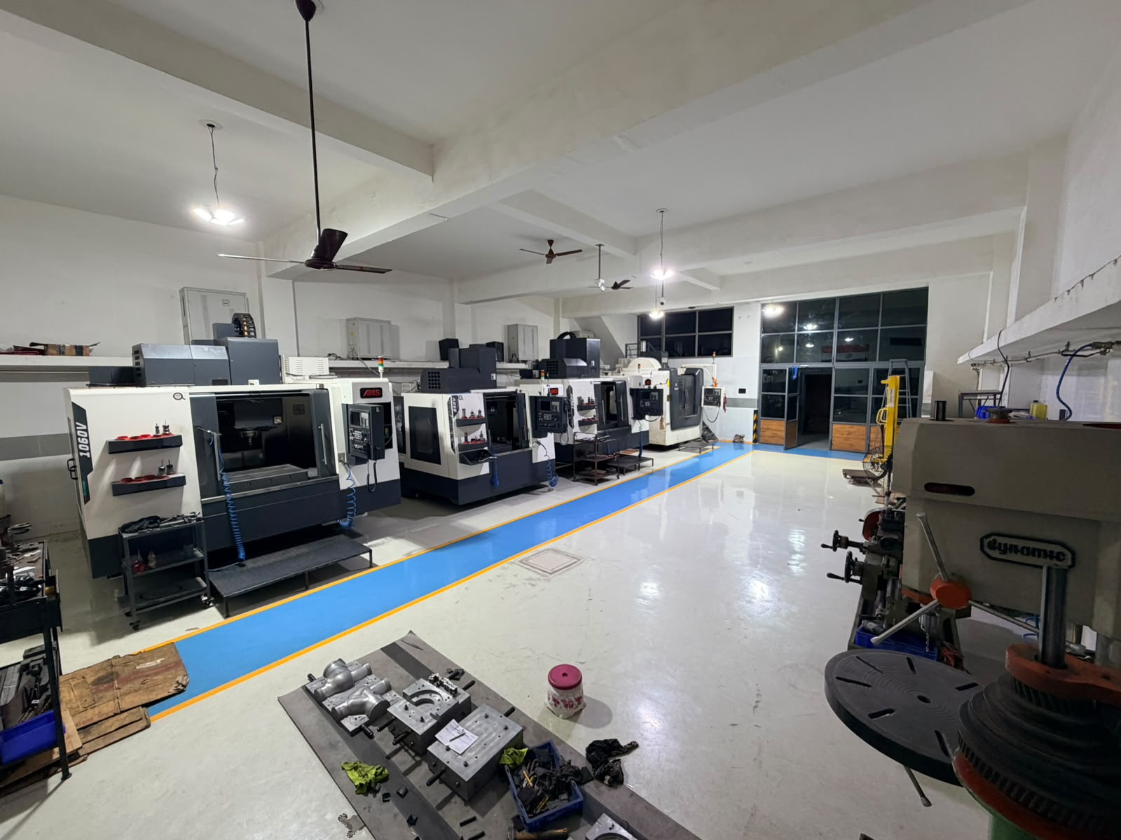Slot milling machine in operation